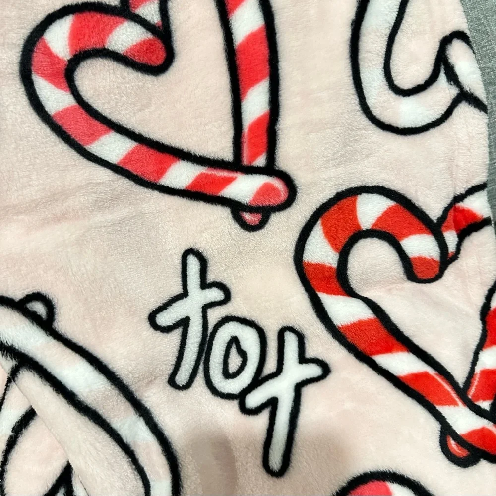 Betsey Johnson Christmas Holiday Candy Cane Hearts Pink Throw Blanket 50 x 70”